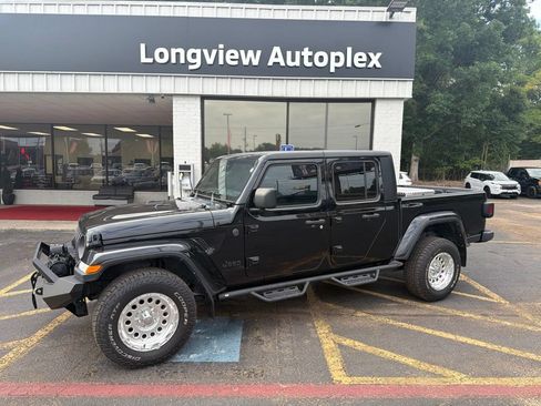 Used 2024 Jeep Gladiator Sport AWD/4WD image 2