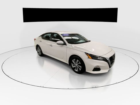 Used 2022 Nissan Altima 2.5 S FWD image 2