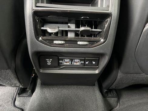 Used 2022 Jeep Grand Cherokee Limited w/ Luxury Tech Group II RWD image 11