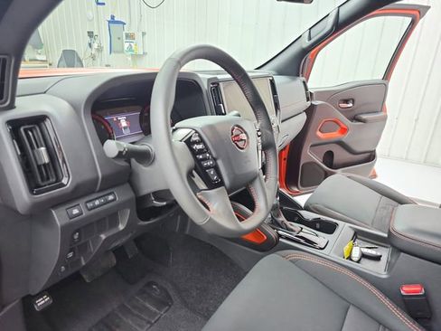 Used 2025 Nissan Frontier Pro-X image 18