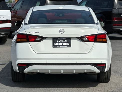 Used 2025 Nissan Altima 2.5 SV FWD image 5