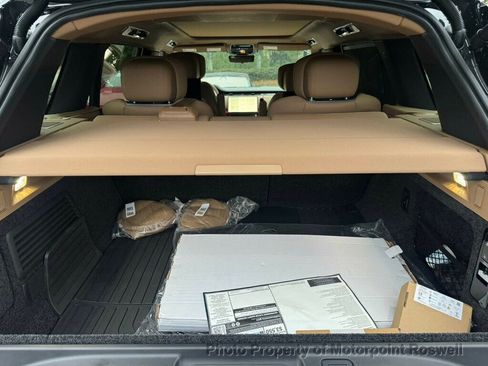 Used 2025 Land Rover Range Rover Long Wheelbase Autobiography image 10