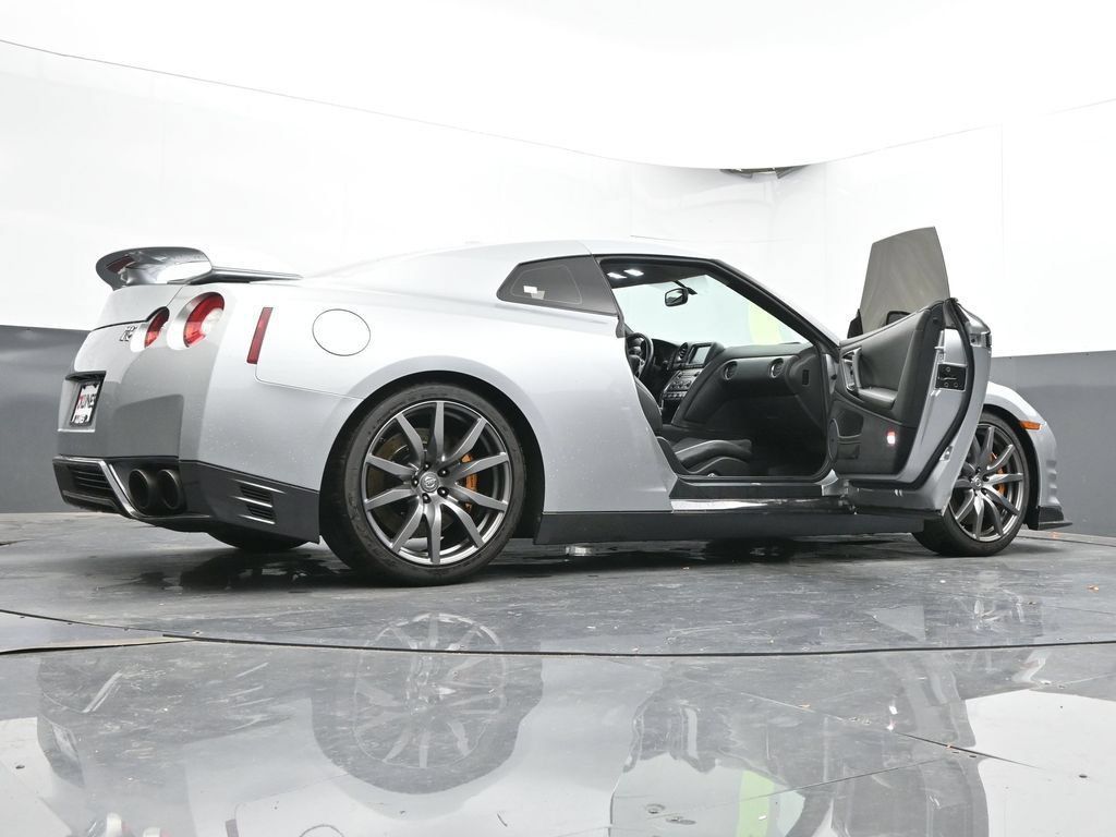 Used 2012 Nissan GT-R Premium AWD/4WD image 74