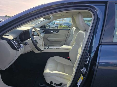 Used 2024 Volvo S60 B5 Core image 9