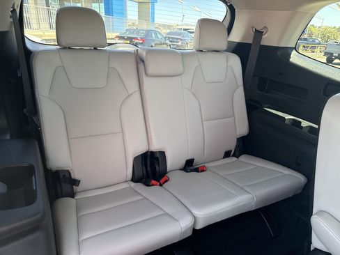 Used 2022 Kia Telluride EX w/ EX Premium Package FWD image 16