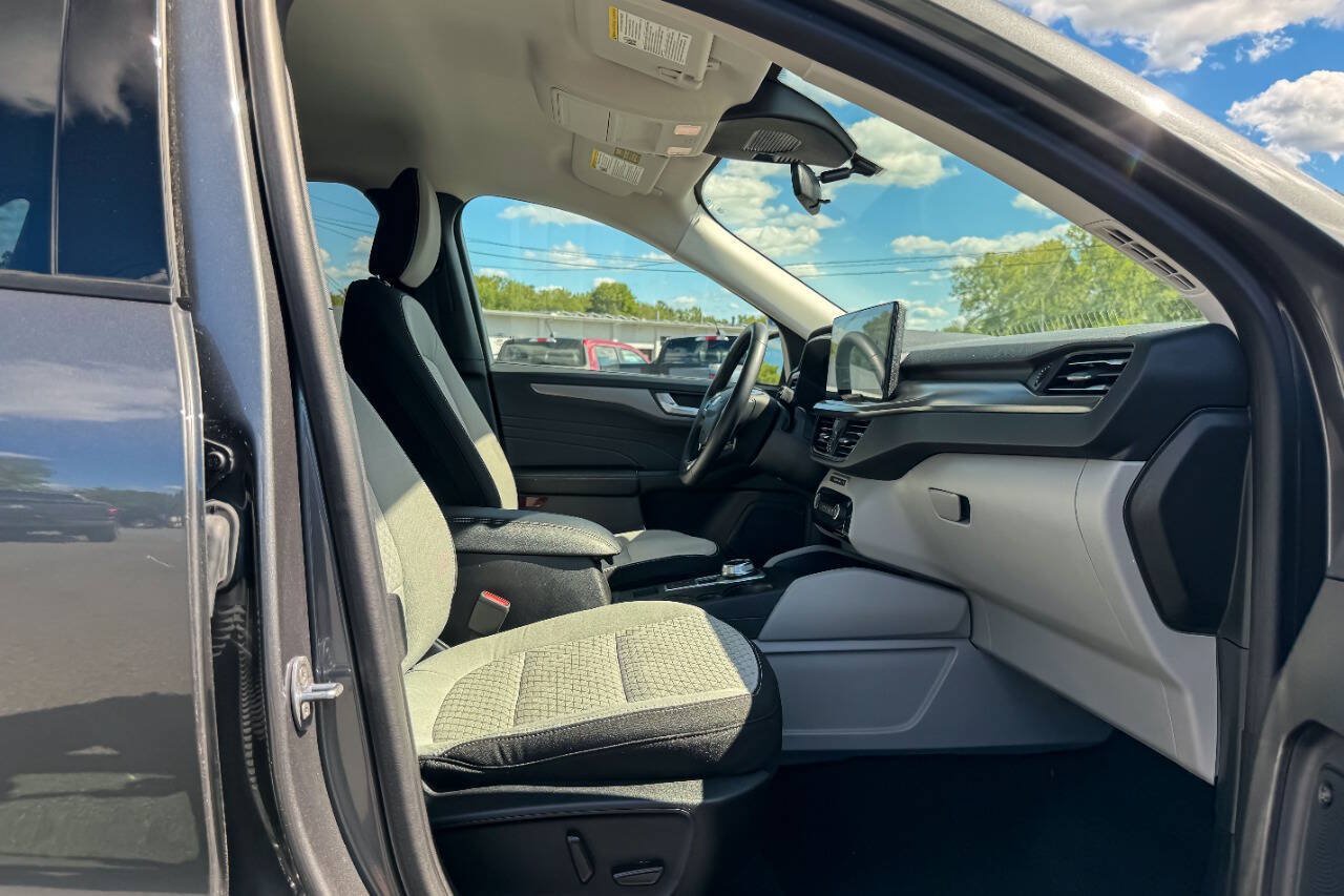 Used 2023 Ford Escape Active w/ Tech Pack #2 AWD/4WD image 10