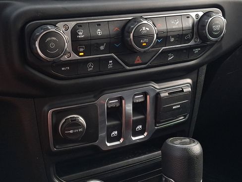 Certified 2021 Jeep Wrangler Sport AWD/4WD image 16