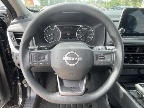 Used 2025 Nissan Rogue S image 17