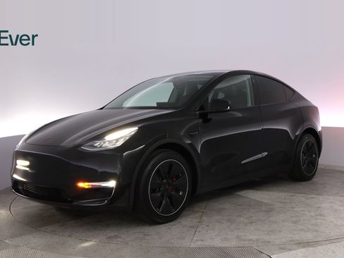 Used 2022 Tesla Model Y Long Range AWD/4WD image 2