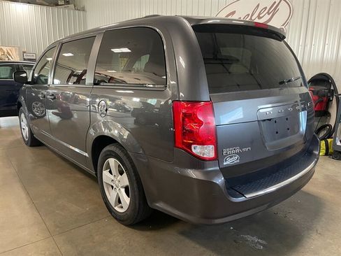 Used 2020 Dodge Grand Caravan SE w/ SE Plus Group FWD image 3