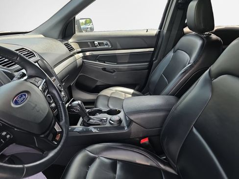 Used 2019 Ford Explorer XLT w/ Equipment Group 202A AWD/4WD image 12