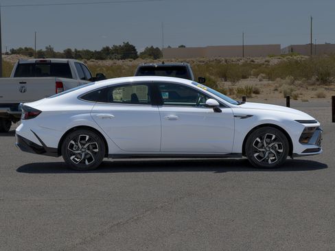 Used 2025 Hyundai Sonata SEL FWD image 6