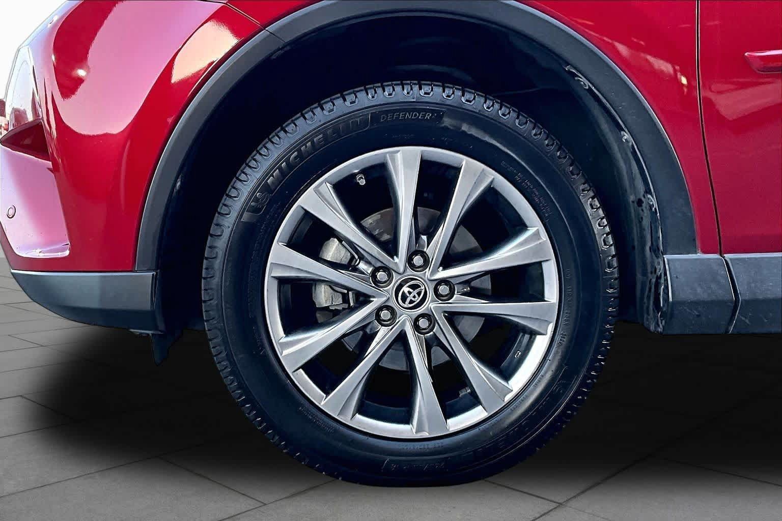 Used 2016 Toyota RAV4 Limited w/ Advanced Technology Package FWD image 11