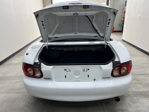 Used 2001 MAZDA MX-5 Miata RWD image 19