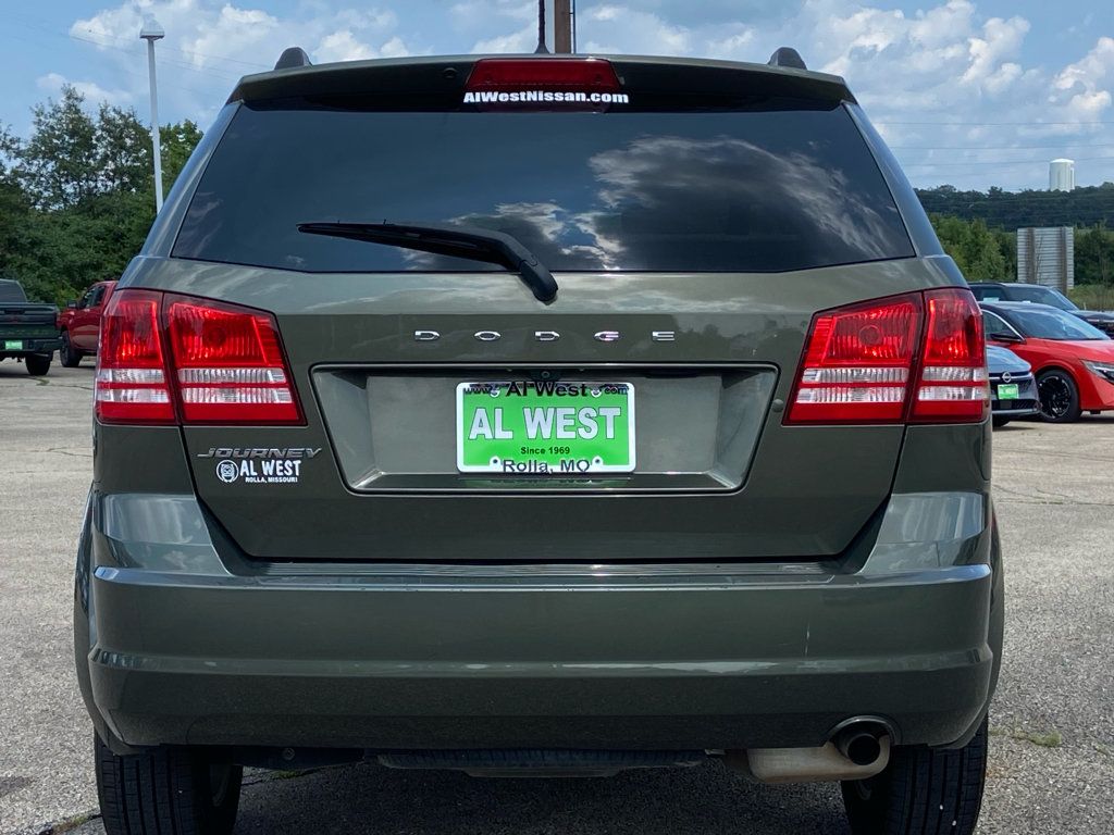 Used 2018 Dodge Journey SE FWD image 4