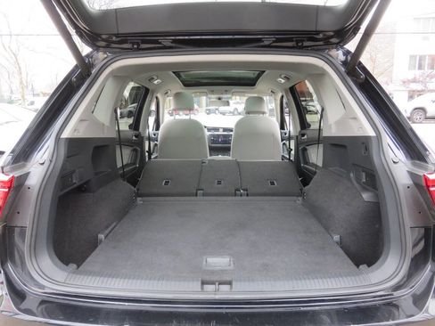 Used 2018 Volkswagen Tiguan SEL image 27