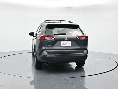 Used 2020 Toyota RAV4 LE image 8