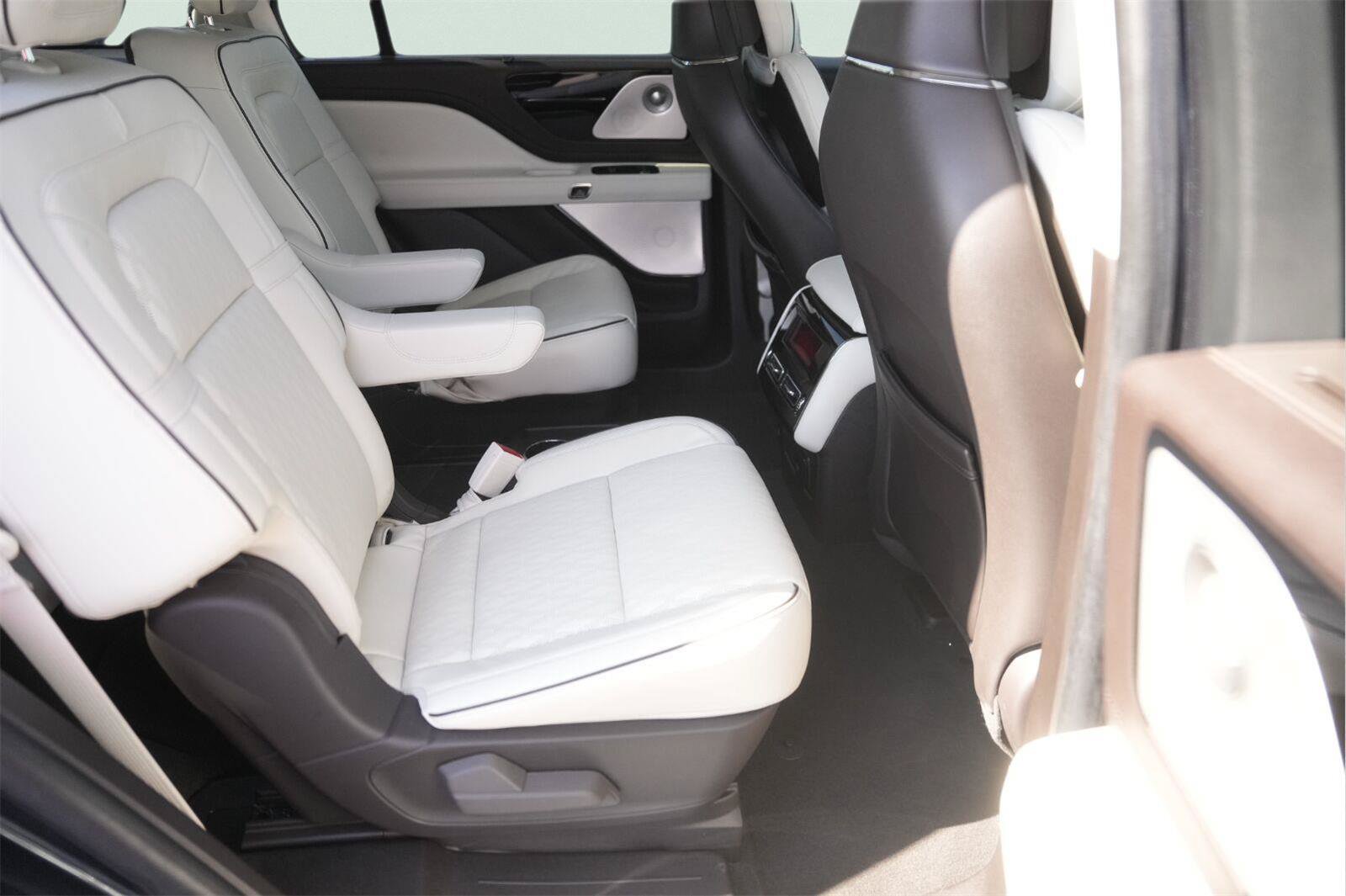 Used 2024 Lincoln Aviator Black Label AWD/4WD image 18