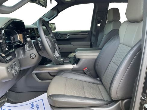 Used 2025 Chevrolet Silverado 1500 ZR2 w/ Technology Package image 9