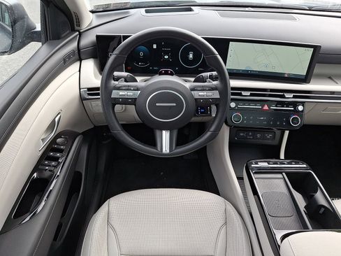 Used 2025 Hyundai Tucson Limited image 12