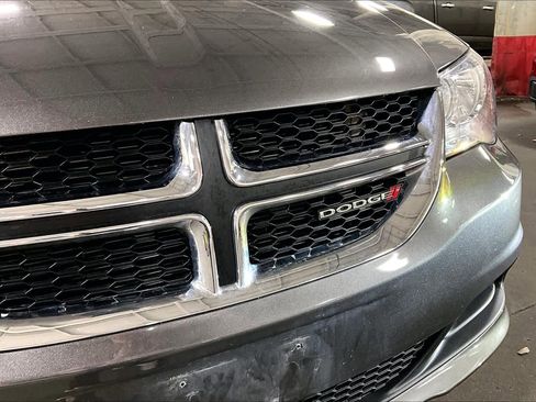 Used 2019 Dodge Grand Caravan SE w/ UConnect Hands-Free Group image 29