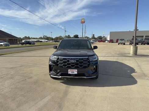 New 2026 Ford Explorer Platinum image 3