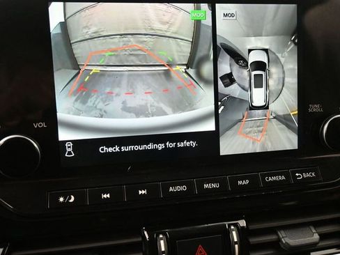 Used 2024 Nissan Pathfinder SL image 19