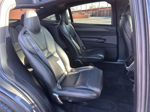 Used 2022 Tesla Model X image 13