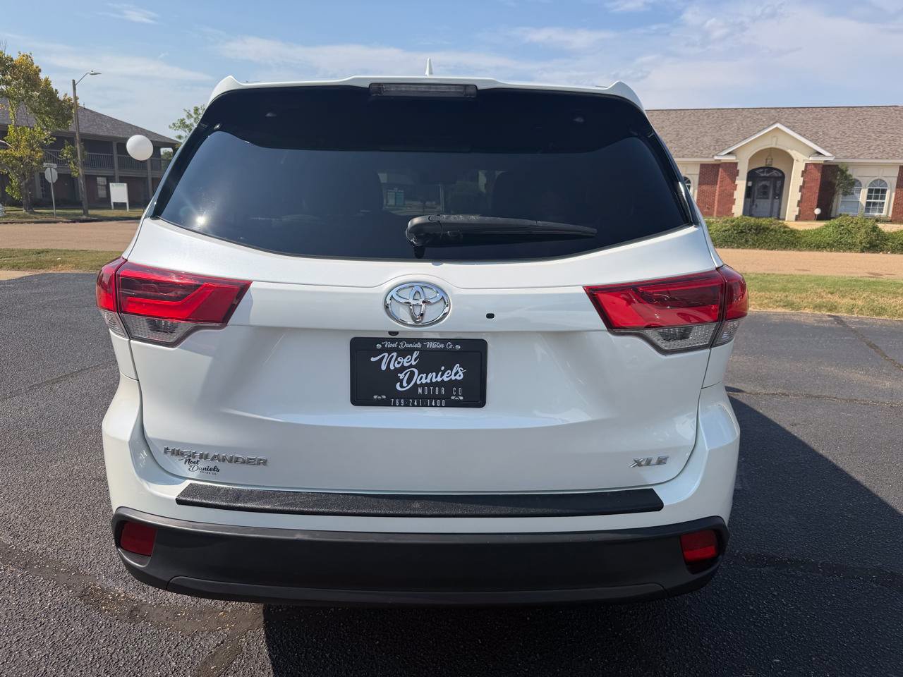 Used 2019 Toyota Highlander XLE FWD image 5