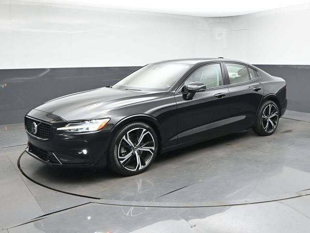 Used 2023 Volvo S60 B5 Ultimate w/ Protection Package Premier FWD image 4