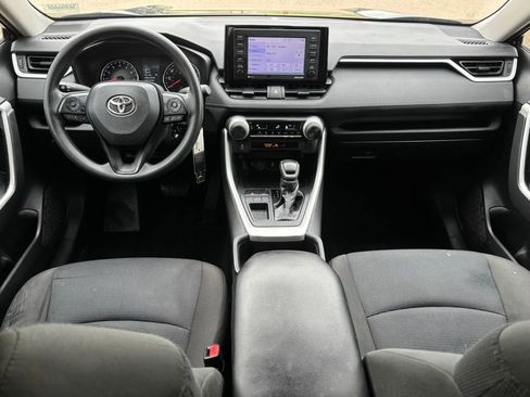 Used 2022 Toyota RAV4 LE image 9