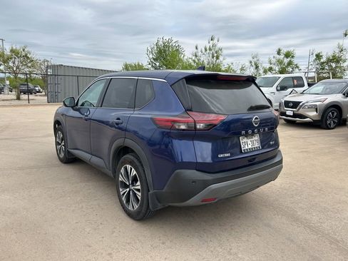 Certified 2021 Nissan Rogue SV image 3