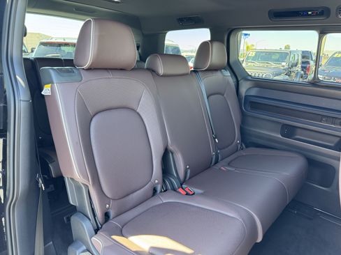 Certified 2025 Volkswagen ID. Buzz Pro S RWD image 32