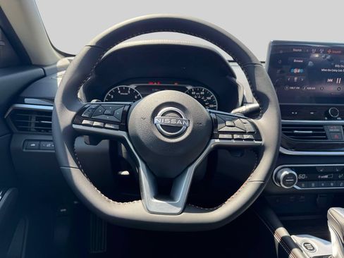 Certified 2025 Nissan Altima 2.5 SR w/ SR Premium Package AWD/4WD image 13