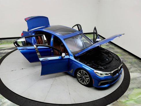 Used 2018 BMW M760i xDrive AWD/4WD image 38