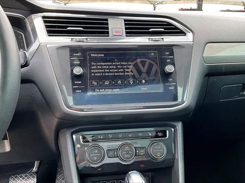 Used 2020 Volkswagen Tiguan SEL FWD image 22