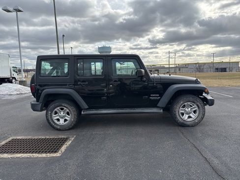 Used 2016 Jeep Wrangler Unlimited Sport image 4