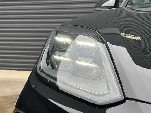 Certified 2025 Porsche Cayenne Coupe image 12