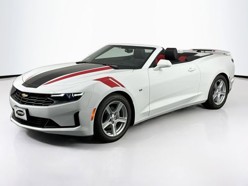 Used 2020 Chevrolet Camaro LT image 2