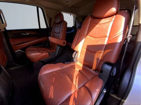 Used 2019 Cadillac Escalade Premium Luxury AWD/4WD image 31