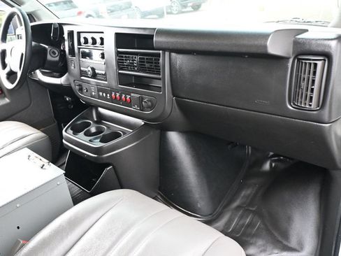 Used 2016 Chevrolet Express 2500 RWD image 6