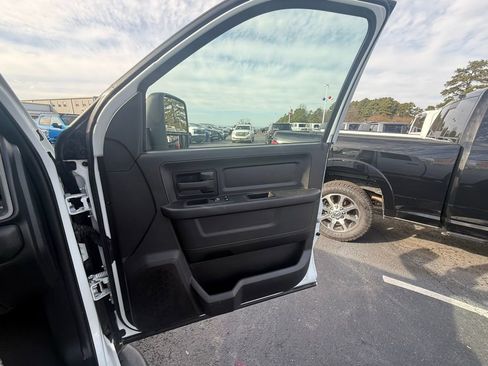 Used 2024 RAM 2500 Tradesman w/ Chrome Appearance Group image 14