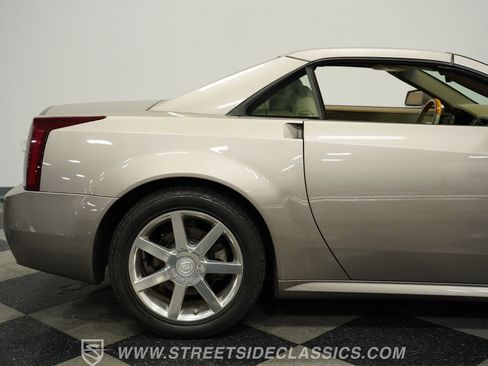 Used 2004 Cadillac XLR image 28