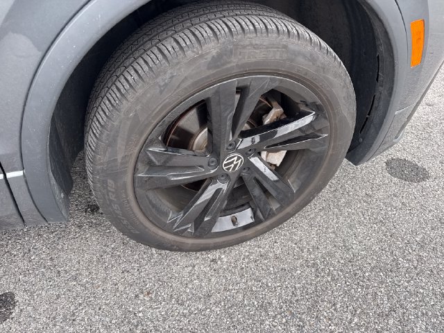 Certified 2024 Volkswagen Tiguan SE R-Line AWD/4WD image 11