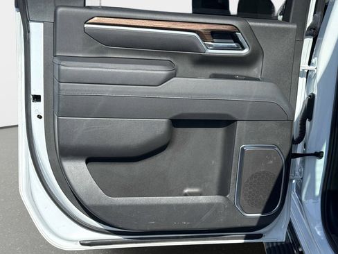 Used 2025 Chevrolet Silverado 2500 LT w/ Convenience Package image 13