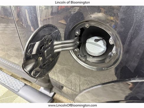 Used 2018 RAM 1500 SLT image 18