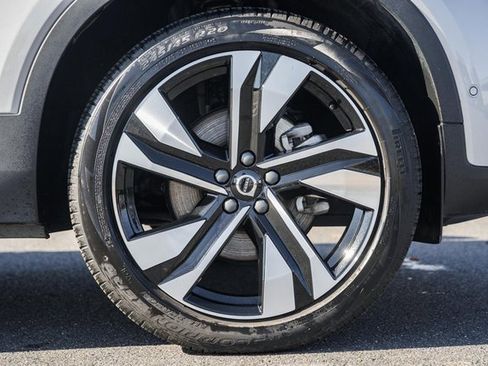 Certified 2025 Volvo XC40 B5 Plus image 17