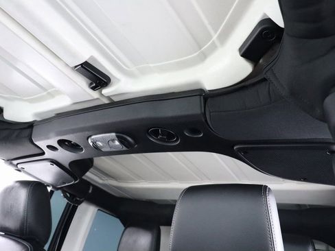 Used 2018 Jeep Wrangler Unlimited Sahara image 26