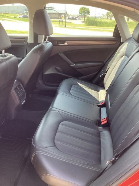 Used 2022 Volkswagen Passat 2.0T FWD image 7