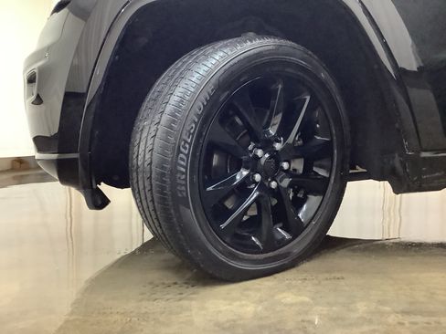 Used 2021 Jeep Grand Cherokee Laredo X AWD/4WD image 26